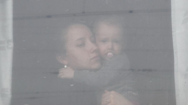 Begunske matere v Ukrajini. (foto: Profimedia)