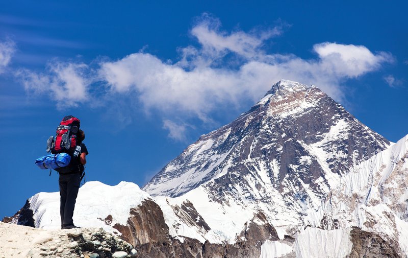 Težave na najvišji gori sveta: na Mount Everestu obtičalo skoraj tisoč ljudi