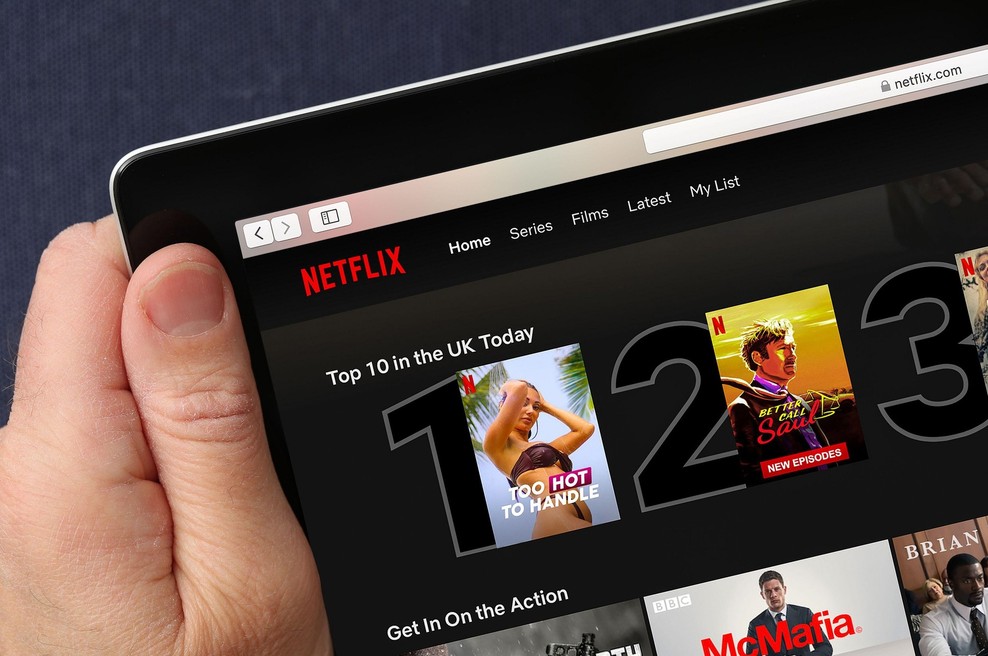 POZOR! Netflix uvaja spremembe in poostreno nadzira tiste, ki račun delite s prijatelji! (foto: Profimedia)