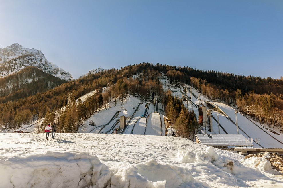 V Planici že več kot 13.000 gledalcev, Peter Prevc pa opozarja na veliko nevarnost (foto: Profimedia)