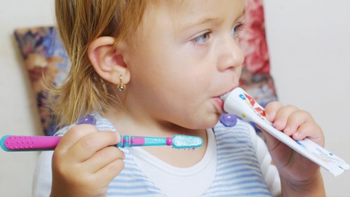 TAKO boste naučili otroka, da je ščetkanje zob zabavno vsakodnevno opravilo