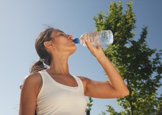 Ste vedeli, da lahko popijete PREVEČ vode?