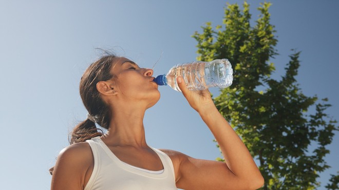 Ste vedeli, da lahko popijete PREVEČ vode? (foto: Profimedia)