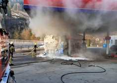 FOTO in VIDEO: Skrajno NEVARNO! Zagorelo na bencinskem servisu