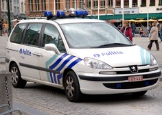 V Belgiji voznik avtomobila zapeljal v množico