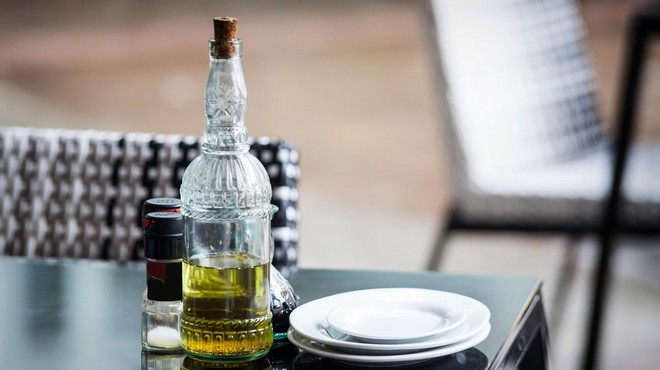 Na Hrvaškem razmišljajo o omejitvi nakupov jedilnega olja (foto: Profimedia)
