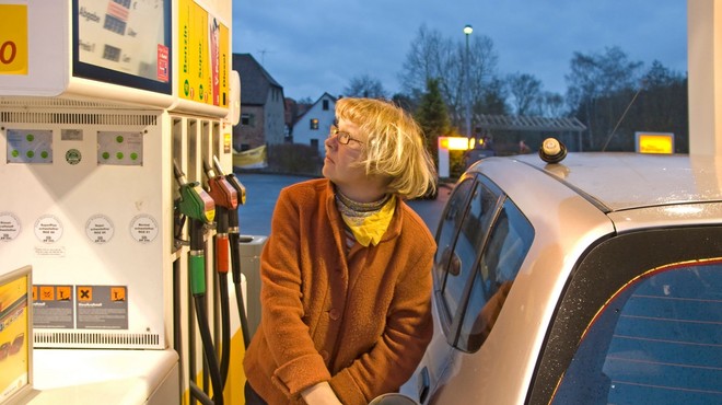 Slovenci, po cenejše gorivo pojdite v tujino! (razkrivamo najbližje bencinske črpalke) (foto: Profimedia)