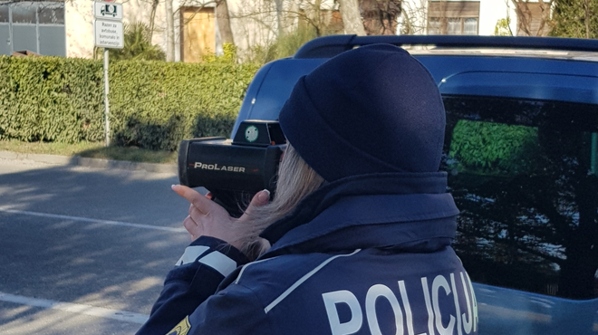 Vozniki, POZOR! Na kar 600 lokacijah po Sloveniji bodo hitrost spremljali policisti (foto: Policijska uprava Nova Gorica)