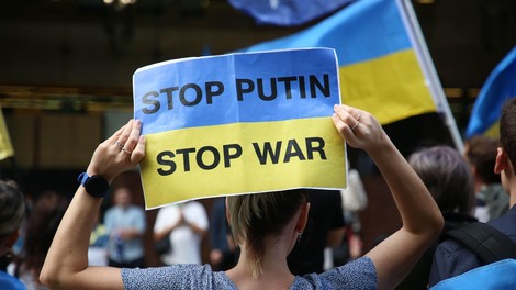 Peticija 'Putina na sodišče' dosegla rekordno veliko podpisov, napovedali tudi, kako bi mu sodili