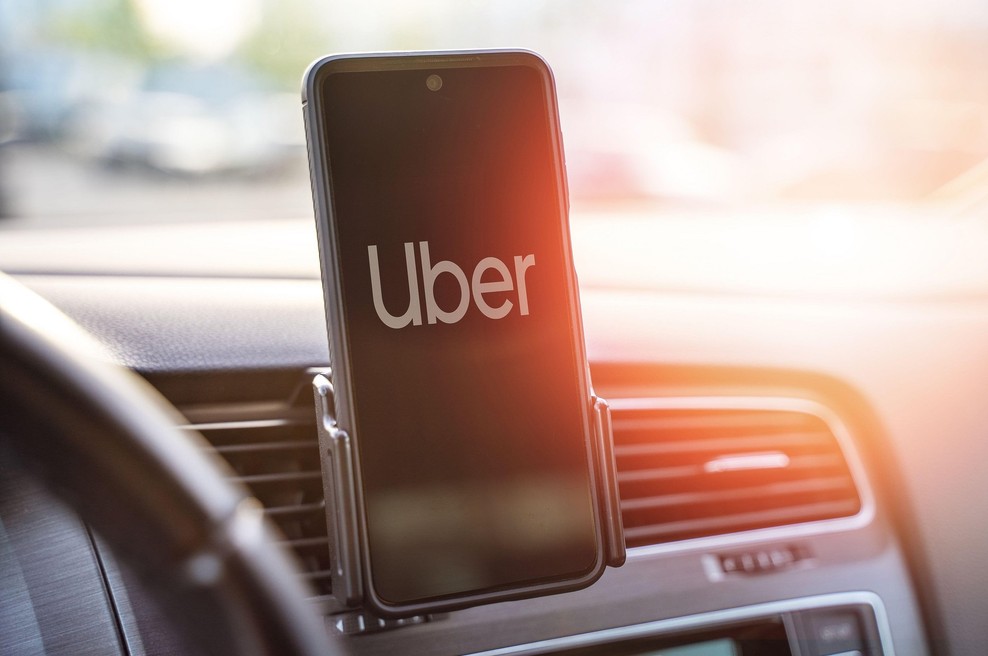 Uber bo svoje omrežje povezal z dolgoletnimi tekmeci (foto: Profimedia)