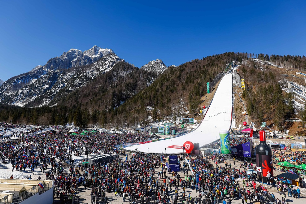 Za junake zime navijali otroci iz vse Slovenije Smučarska zveza Slovenije in Zavarovalnica Triglav za varnejšo in bolj zdravo prihodnost otrok (foto: PROMO)