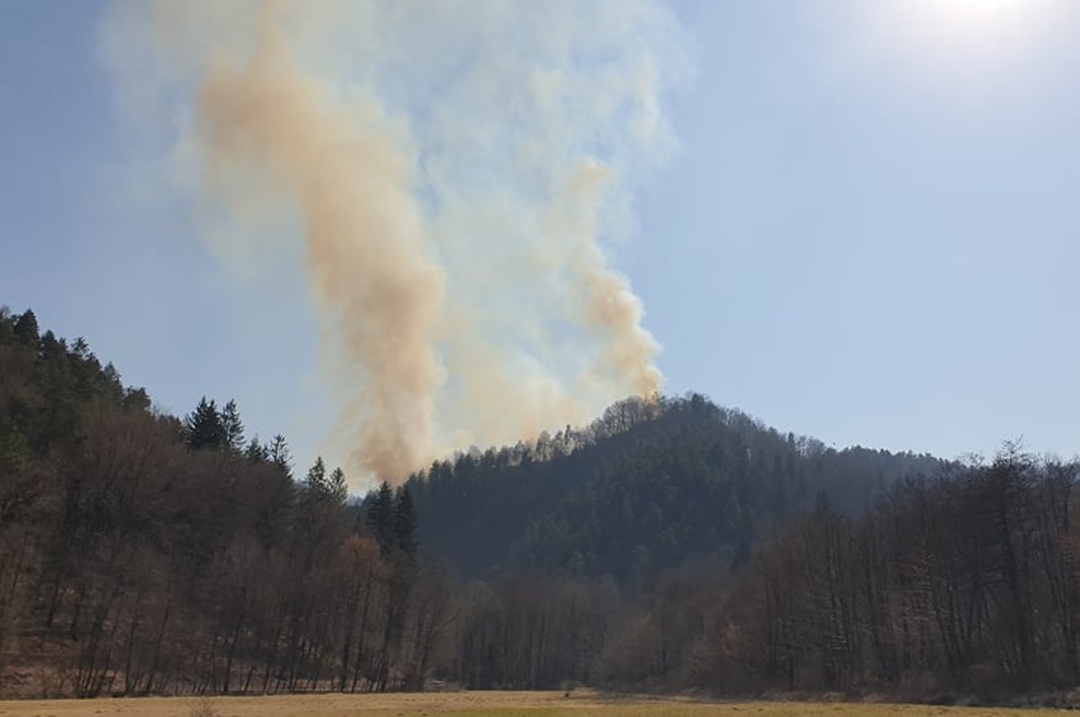 (FOTO) IZREDNA NOVICA! Aktivirali helikopter Slovenske vojske: širi se večji požar (foto: Facebook Gasilska brigada Ljubljana)