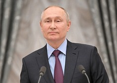 Putin z eno potezo dvignil vrednost rublja. Mu bo uspelo Rusijo ubraniti pred zlomom gospodarstva?