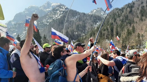Navijačem je bilo vroče.
