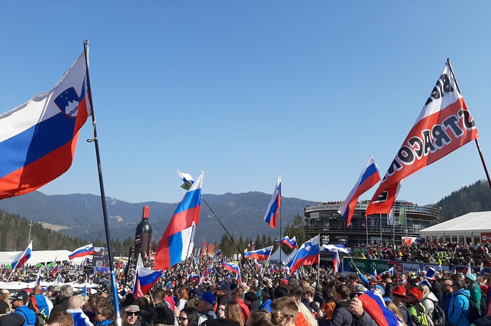 Planico so preplavili oboževalci, ki navijajo za orle. (foto: Uredništvo)