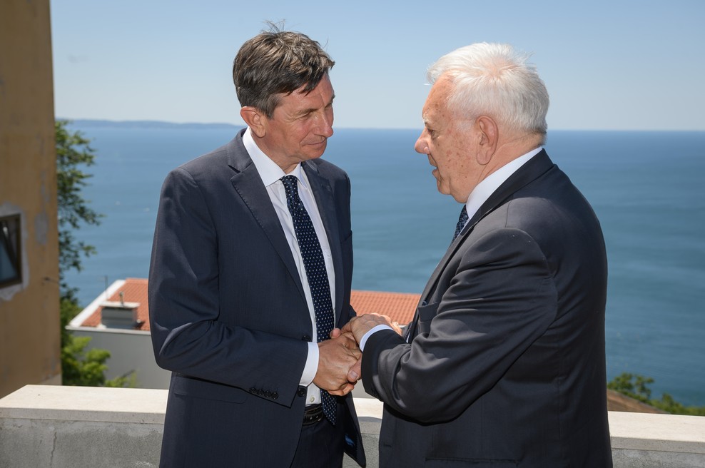 Predsednika Borut Pahor in Sergio Mattarella na slovesnosti ob obletnici podpisa memoranduma o vrnitvi Narodnega doma v Trstu leta 2021. (foto: Nebojša Tejić/STA)