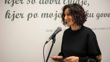 "Dober tekst vzbudi zanimanje, čustva, naredi določeno vzdušje, se poigra z našimi zaznavami!"