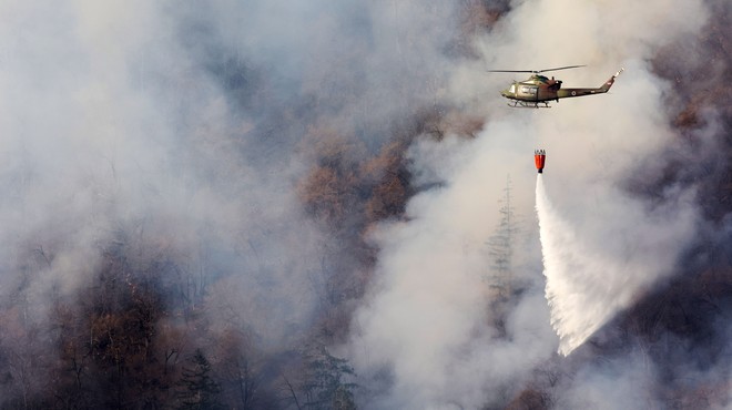 Obsežen požar nad Potočami se je še razširil: bodo evakuirali prebivalce? (foto: Bobo)