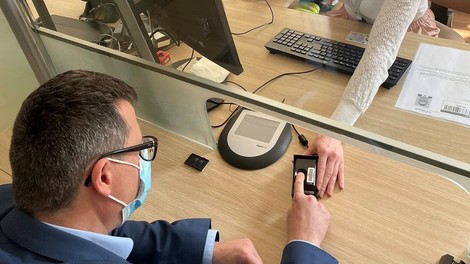 NOVOST! Ste že videli, kako je videti bioemetrična osebna izkaznica? Je potrebno staro TAKOJ zamenjati?
