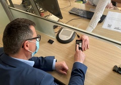 NOVOST! Ste že videli, kako je videti bioemetrična osebna izkaznica? Je potrebno staro TAKOJ zamenjati?