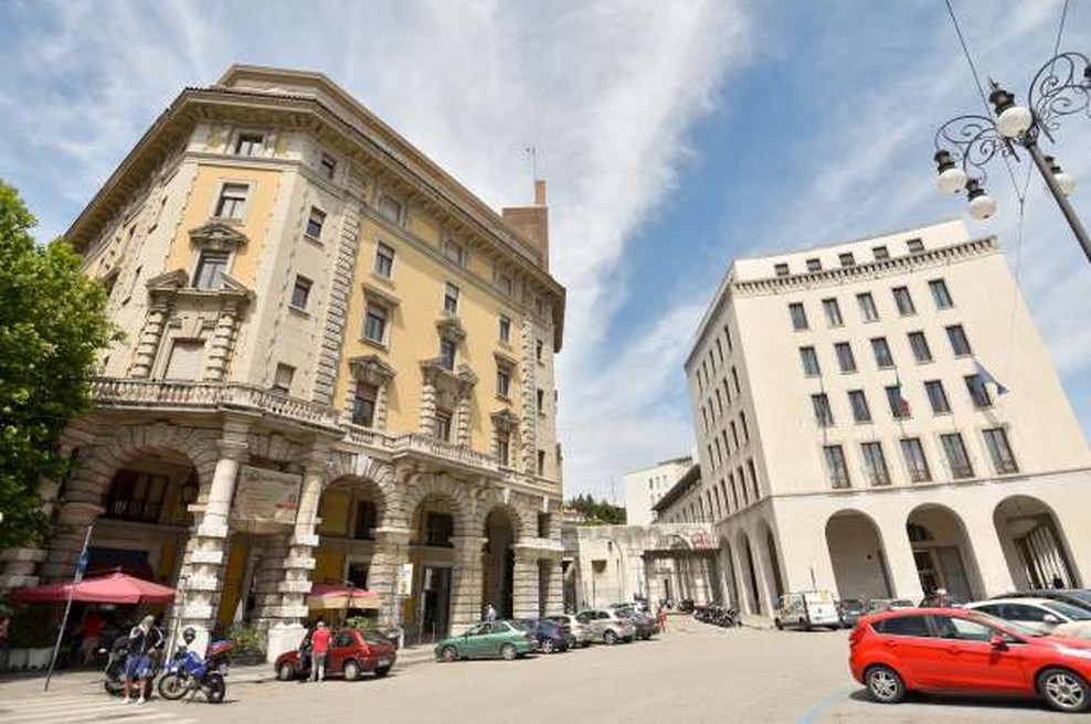 To vas bo šokiralo: Poglejte, kaj so našli v stanovanju (foto: Tamino Petelinšek/STA)