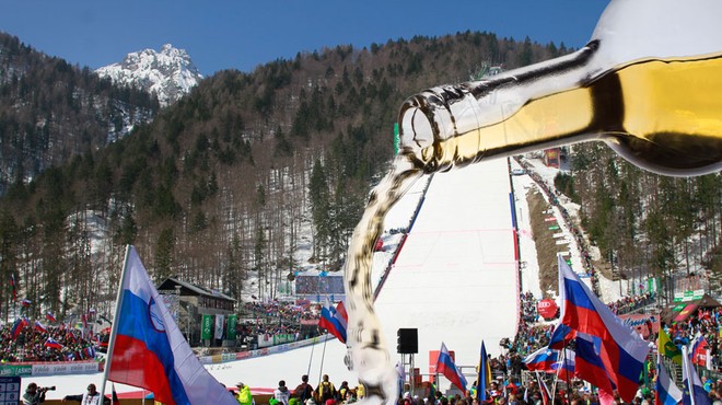 NE BOSTE VERJELI, kako so v Planico pretihotapili alkohol! (foto: Goran Antley, Shutterstock/fotomonontaža)