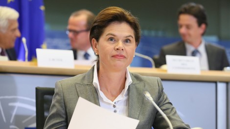 FOTO: Alenka Bratušek objavila REDKO fotografijo svojih otrok (podobnost je NEVERJETNA!)