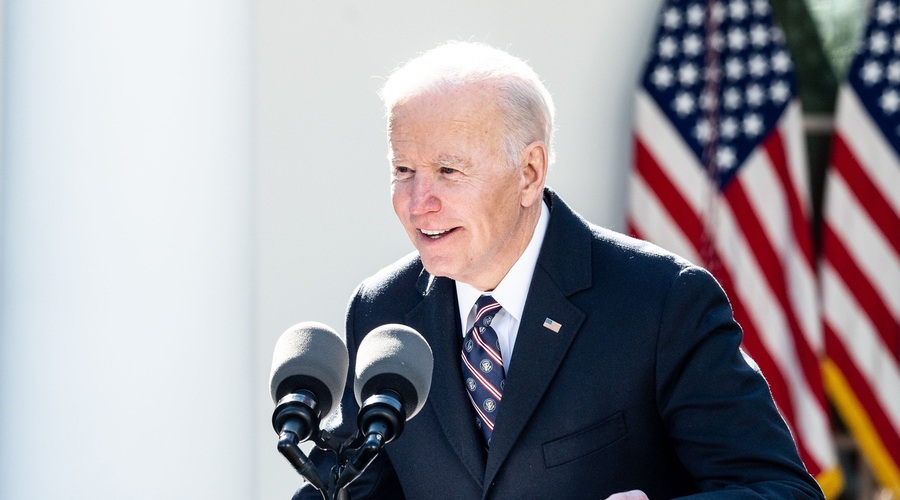 VIDEO: Sramota? Biden po govoru stegnil roko ... v prazno! (foto: Profimedia)