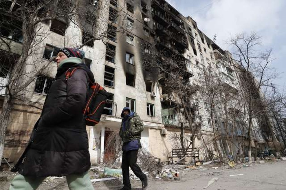 Reševalna akcija: neverjetno število avtobusov na poti v Mariupol (foto: Xinhua/STA)