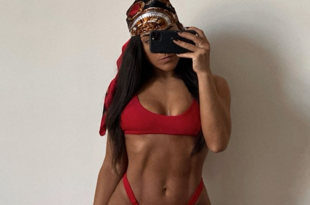 (VIDEO) Bi verjeli, da dekle na fotografiji najhitreje golta piščančje medaljone? (foto: Instagram/shutkeverofficial)
