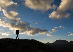 FENOMENALNO! Za njim je 3333 dni NEPREKINJENEGA potovanja: s čim se preživlja?