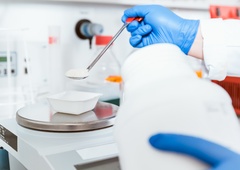 Kaj je nenavadna bela snov, ki je OGROZILA produkte slovenskih kmetov?