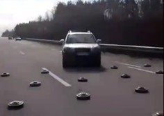 NAPETO! Poglejte, kako previdno se ukrajinski vozniki izogibajo ruskim minam (VIDEO)