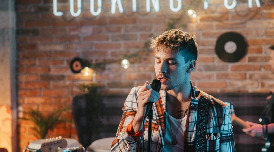 Žan Serčič po razhodu z dolgoletno partnerko: "Verjetno razume mojo umetniško svobodo" (foto: Foto: Toni Konrad)