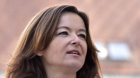 Kdo je Tanjo Fajon pozval k odstopu?