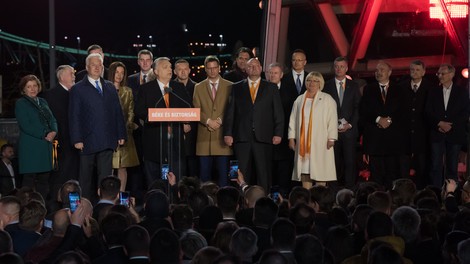 (VIDEO) Je šel predaleč? TAKO je zmago proslavil Viktor Orban