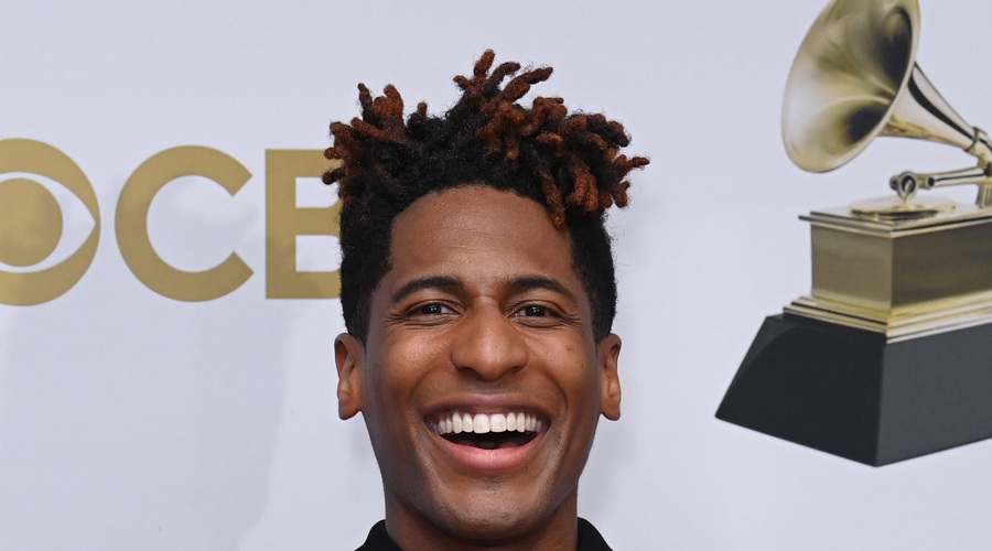 Ameriški glasbeni izvajalec Jon Batiste. (foto: Profimedia)