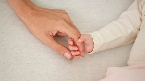 To je mamica z NAJVEČ otroki v Sloveniji. Si upate uganiti, koliko jih ima?