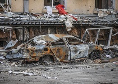 Poglejte, koga je našel policist v bombardiranem avtomobilu