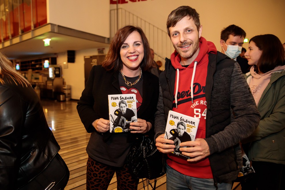 FOTO: Miha Šalehar o jebi srednjih let v razprodani dvorani Kina Šiška!