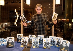 FOTO: Miha Šalehar o jebi srednjih let v razprodani dvorani Kina Šiška!