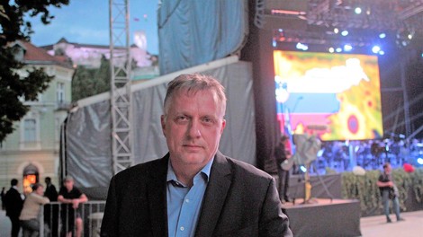 Gledalci razočarani nad voditeljem: "Zamislite se nad sposobnostjo novinarjev"