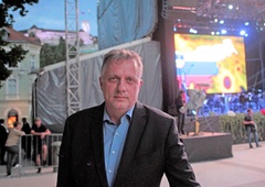 Gledalci razočarani nad voditeljem: "Zamislite se nad sposobnostjo novinarjev"