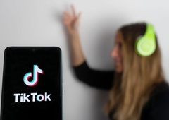 Vpliv družbenih omrežij: Zaradi TikToka več smrti med mladimi?