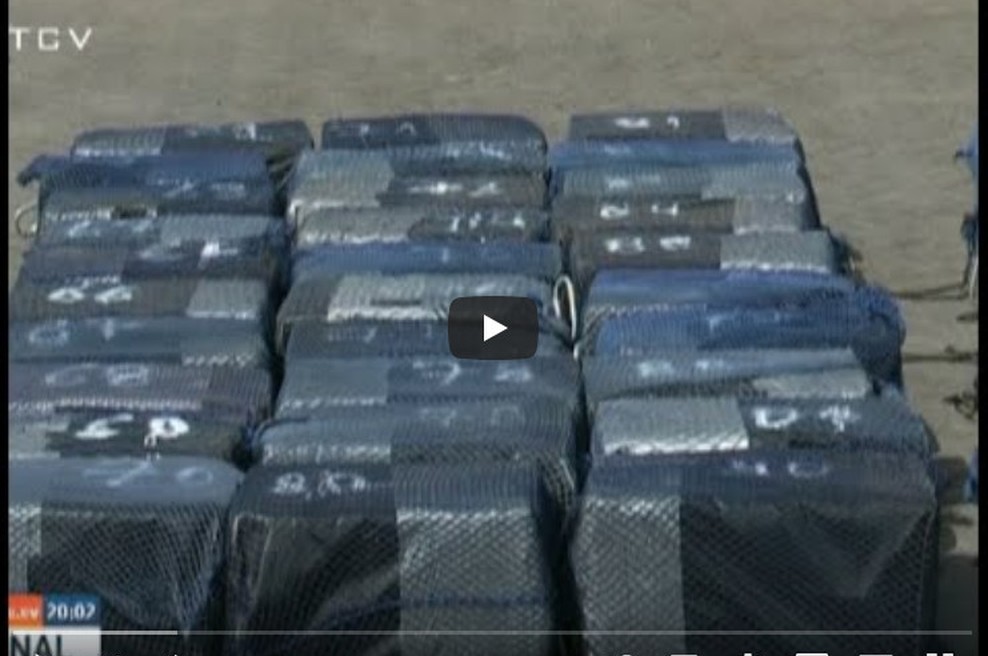 VELIKA AKCIJA: Zasegli 5,6 tone kokaina na ribiški ladji, prijeti Črnogorci in Brazilci (foto: Printskrin Youtube)