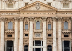 Kdo sta SLOVENCA, ki bosta s cvetjem okrasila PAPEŽEV balkon?