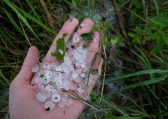 POZOR: Nevihtni sistem s točo že nad Slovenijo