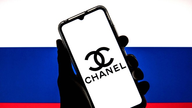 Zakaj ruske vplivnice uničujejo torbice luksuzne znamke? (foto: Profimedia)