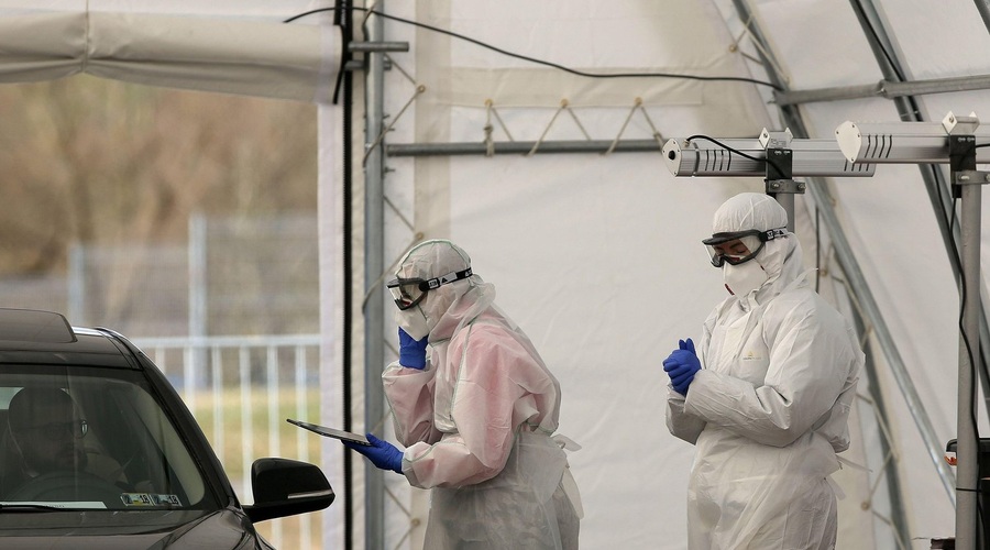 Na Kitajskem obsedeno razkuževanje zaradi koronavirusa. Ali deluje? (foto: Profimedia)