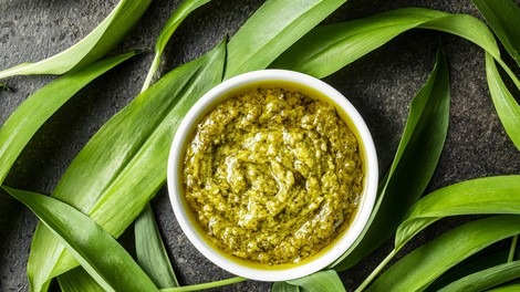 Kako pripraviti božanski čemažev pesto?